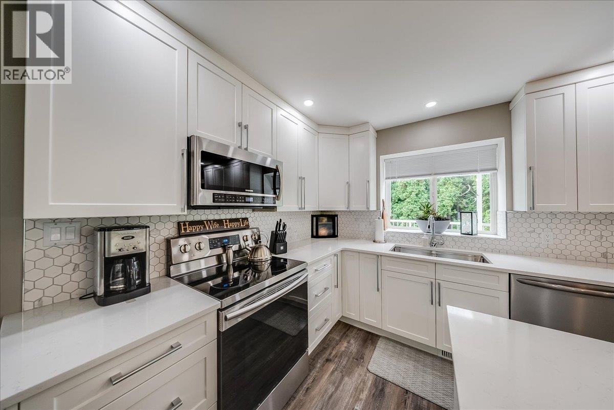 1021 Bridgeview Crescent, Castlegar, British Columbia  V1N 4K9 - Photo 5 - 10397456