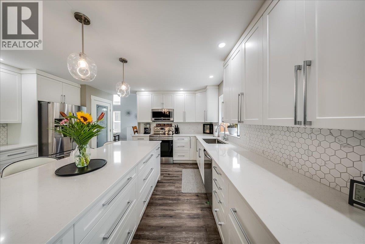 1021 Bridgeview Crescent, Castlegar, British Columbia  V1N 4K9 - Photo 6 - 10397456