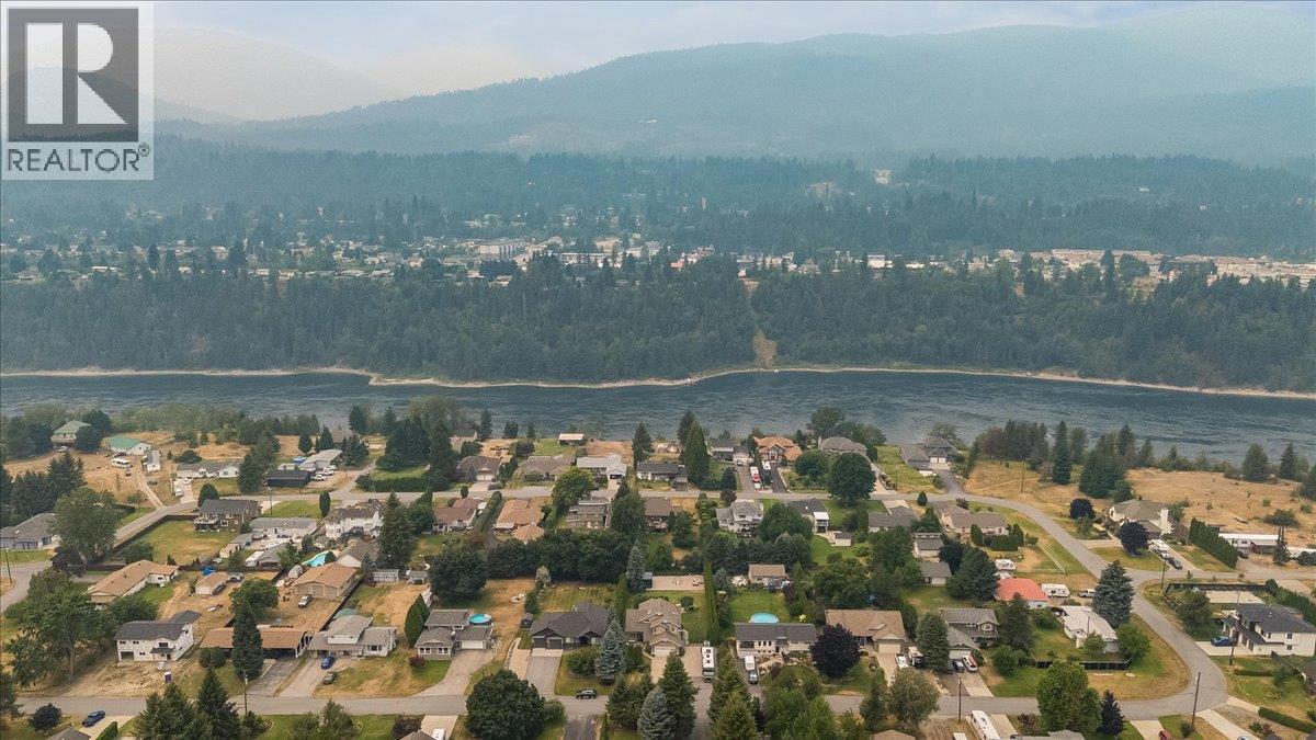1021 Bridgeview Crescent, Castlegar, British Columbia  V1N 4K9 - Photo 66 - 10397456