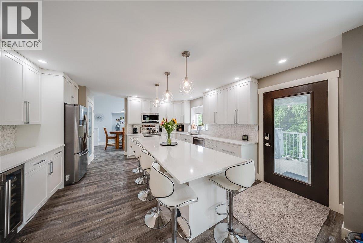 1021 Bridgeview Crescent, Castlegar, British Columbia  V1N 4K9 - Photo 8 - 10397456