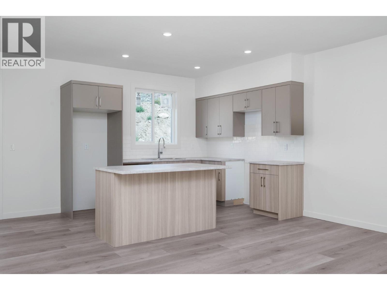 4313 Painted Turtle Drive, Vernon, British Columbia  V1H 1A2 - Photo 7 - 10397163