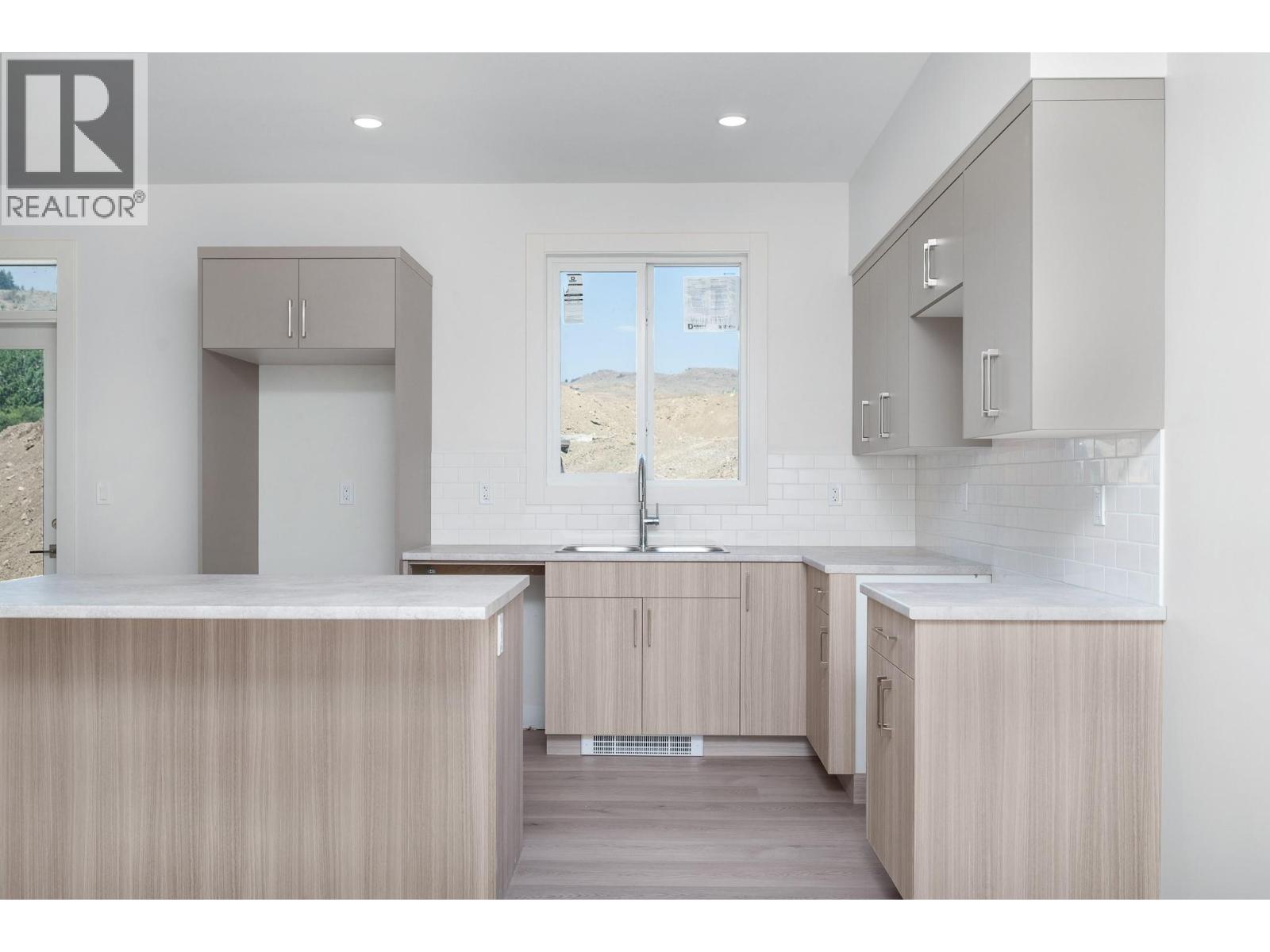 4313 Painted Turtle Drive, Vernon, British Columbia  V1H 1A2 - Photo 9 - 10397163