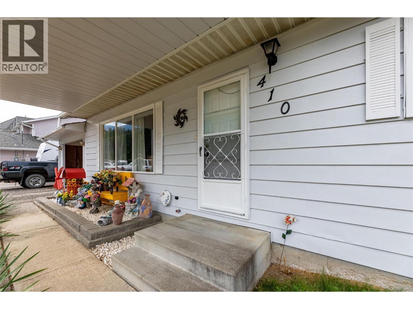 410 Oak Avenue, Sicamous, British Columbia  V0E 2V1 - Photo 2 - 10395193