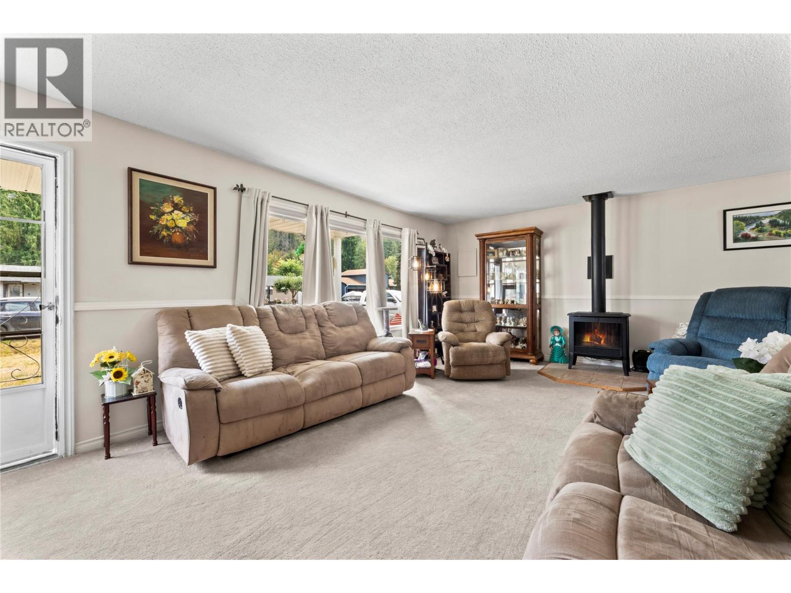 410 Oak Avenue, Sicamous, British Columbia  V0E 2V1 - Photo 4 - 10395193