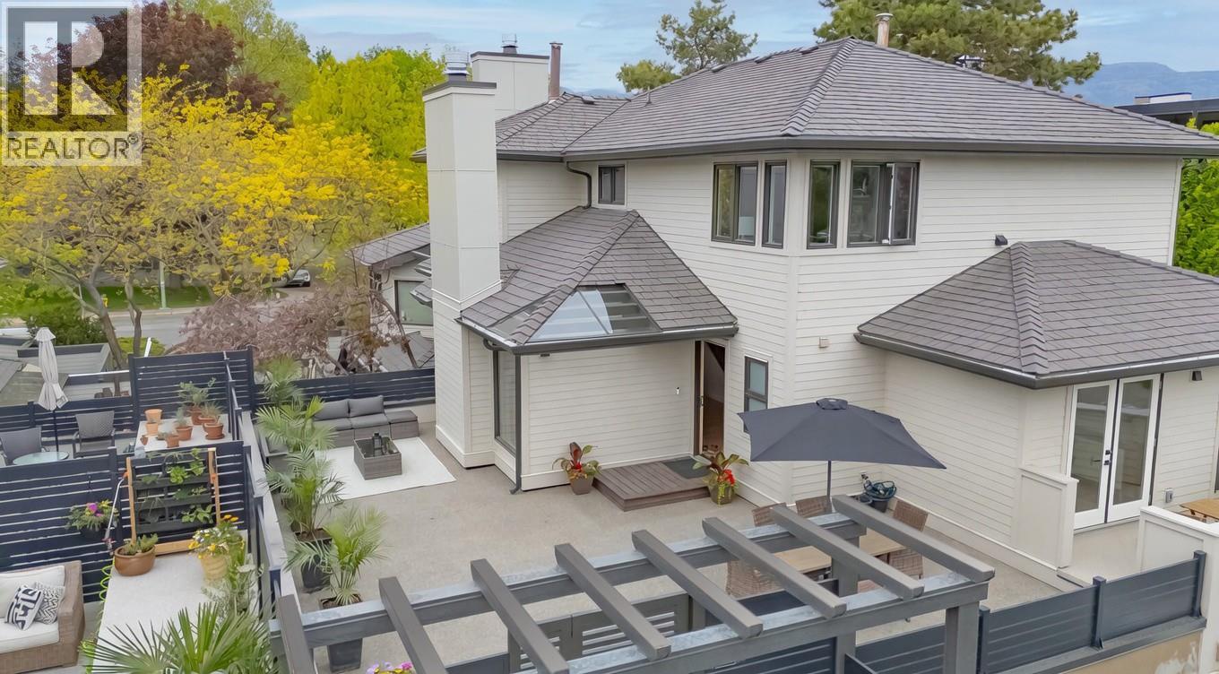 414 West Avenue Unit# 11, Kelowna, British Columbia  V1Y 4Z2 - Photo 1 - 10397327