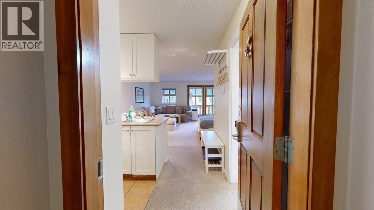 3190 Creekside Way Unit# 423, Sun Peaks, British Columbia  V0E 5N0 - Photo 3 - 10395149