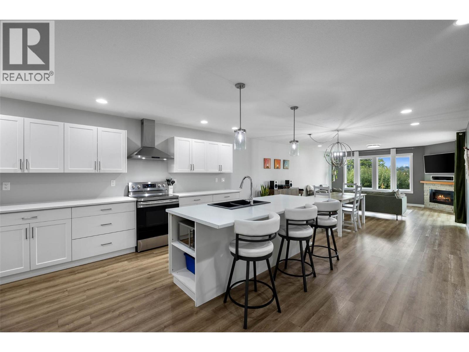 668 Lyne Road, Kamloops, British Columbia  V2B 6N7 - Photo 2 - 10397333