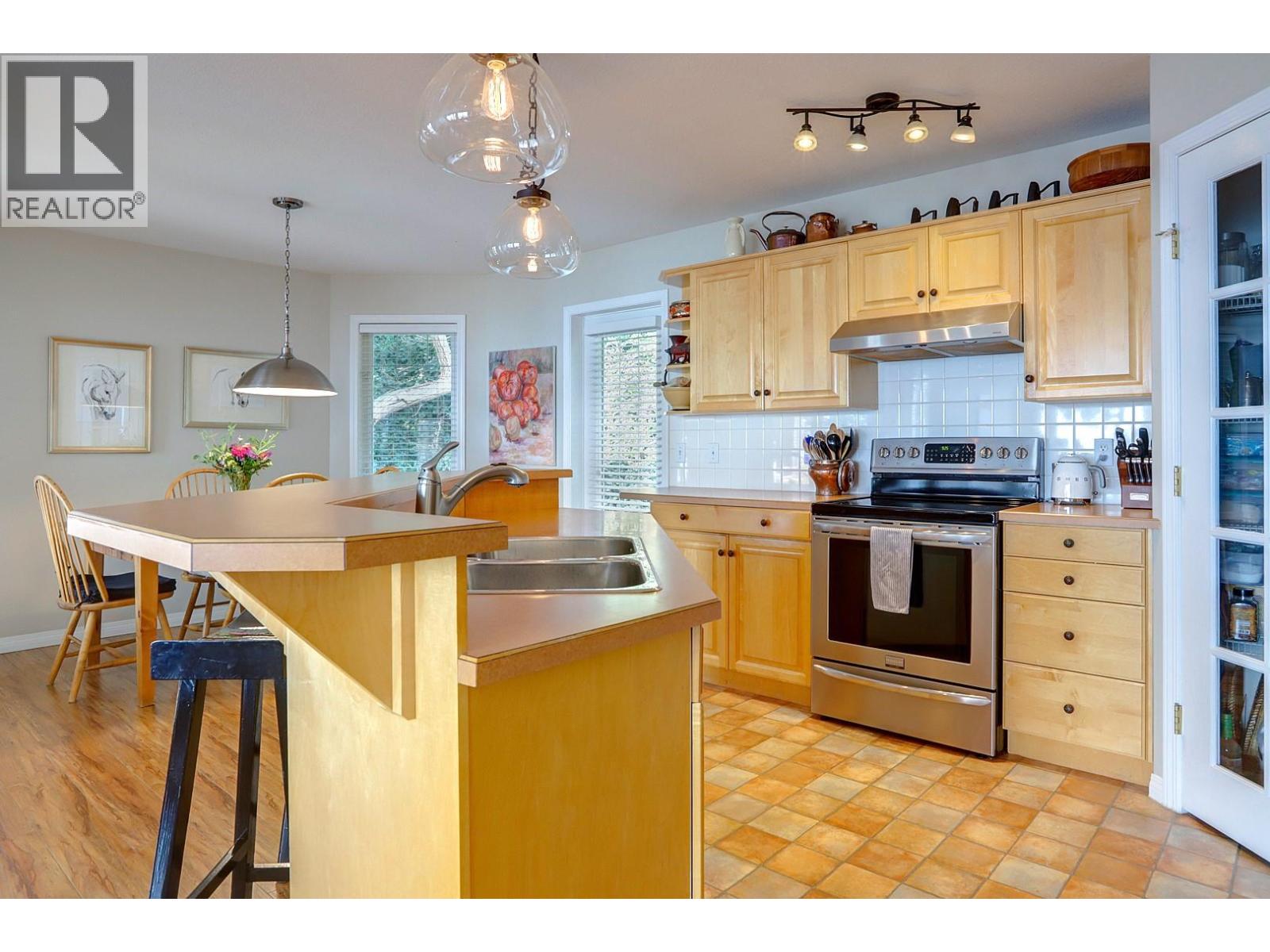 7069 Nakiska Drive, Vernon, British Columbia  V1B 3M5 - Photo 13 - 10396662