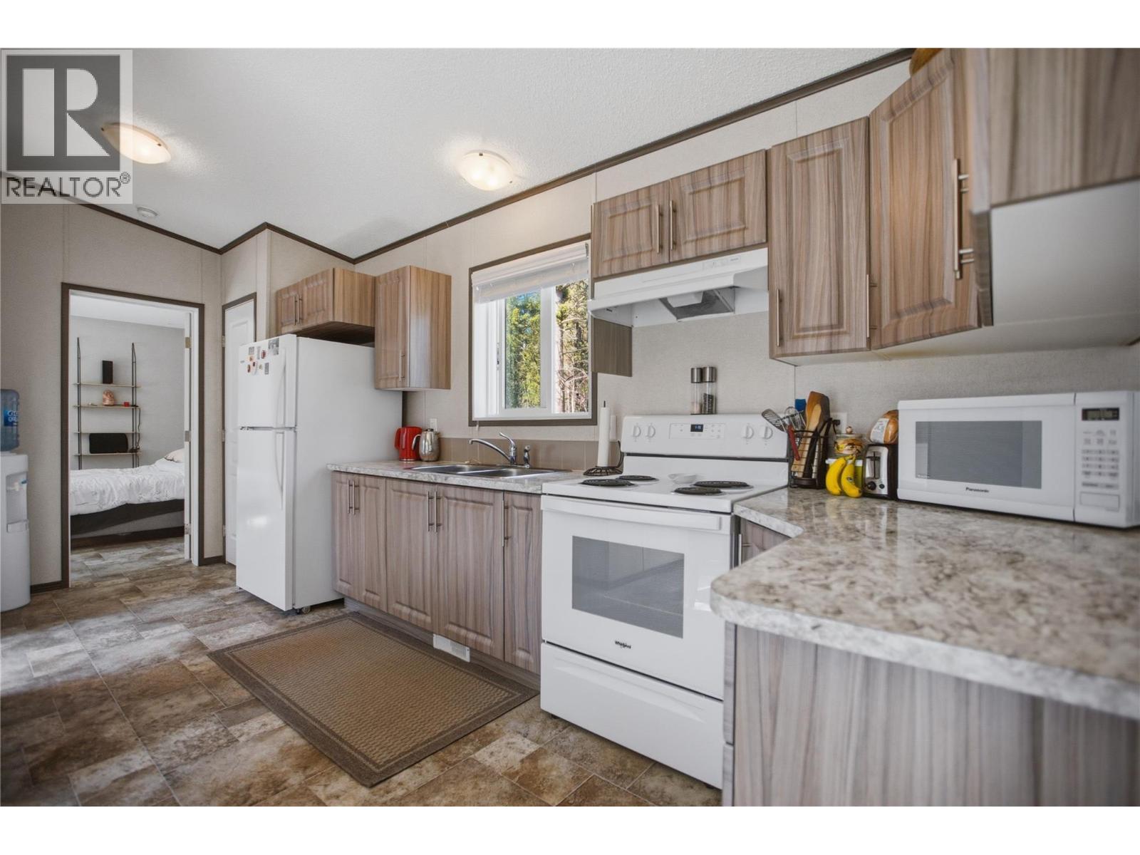 2263 Ojibway Road, Kamloops, British Columbia  V2H 1P1 - Photo 8 - 10397537