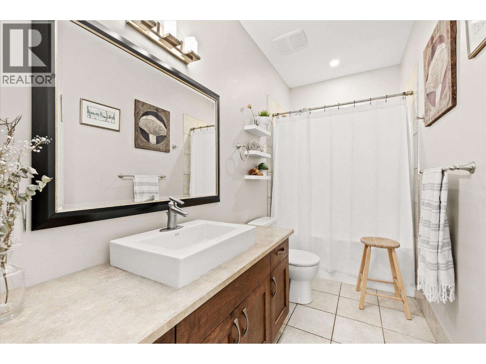 5027 France Court, Kelowna, British Columbia  V1W 4M4 - Photo 33 - 10397426