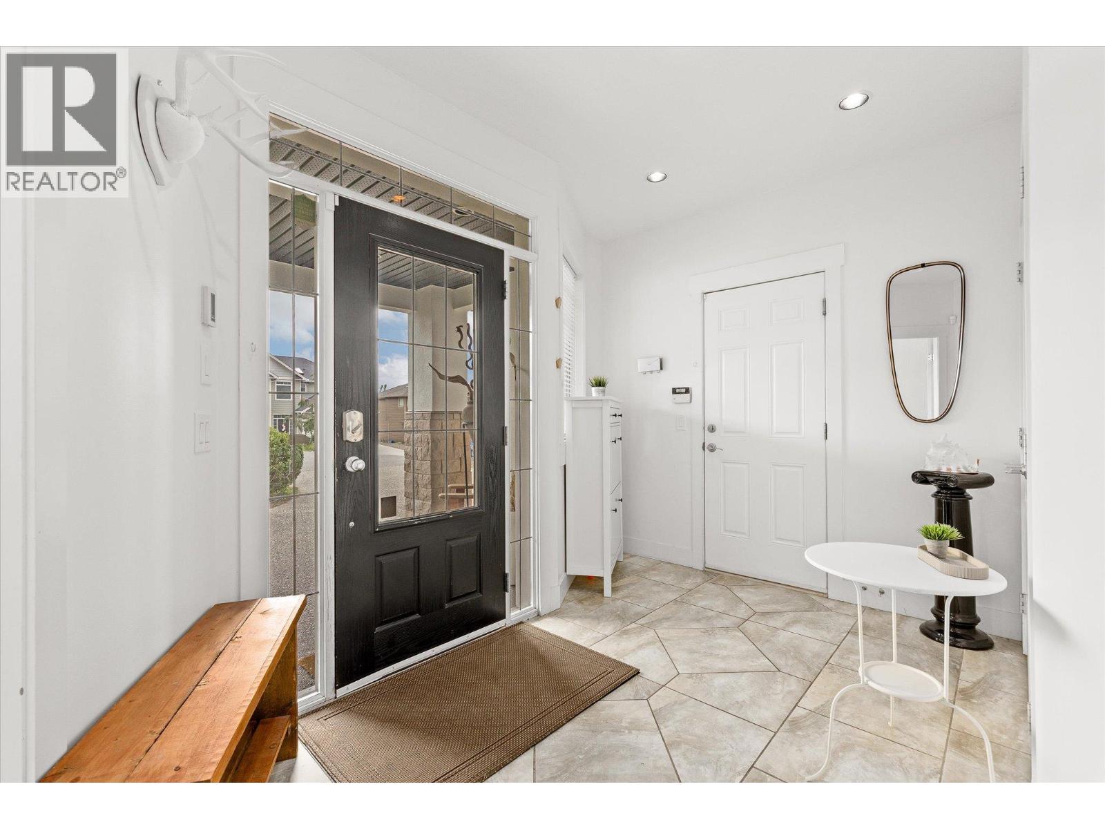 5027 France Court, Kelowna, British Columbia  V1W 4M4 - Photo 4 - 10397426