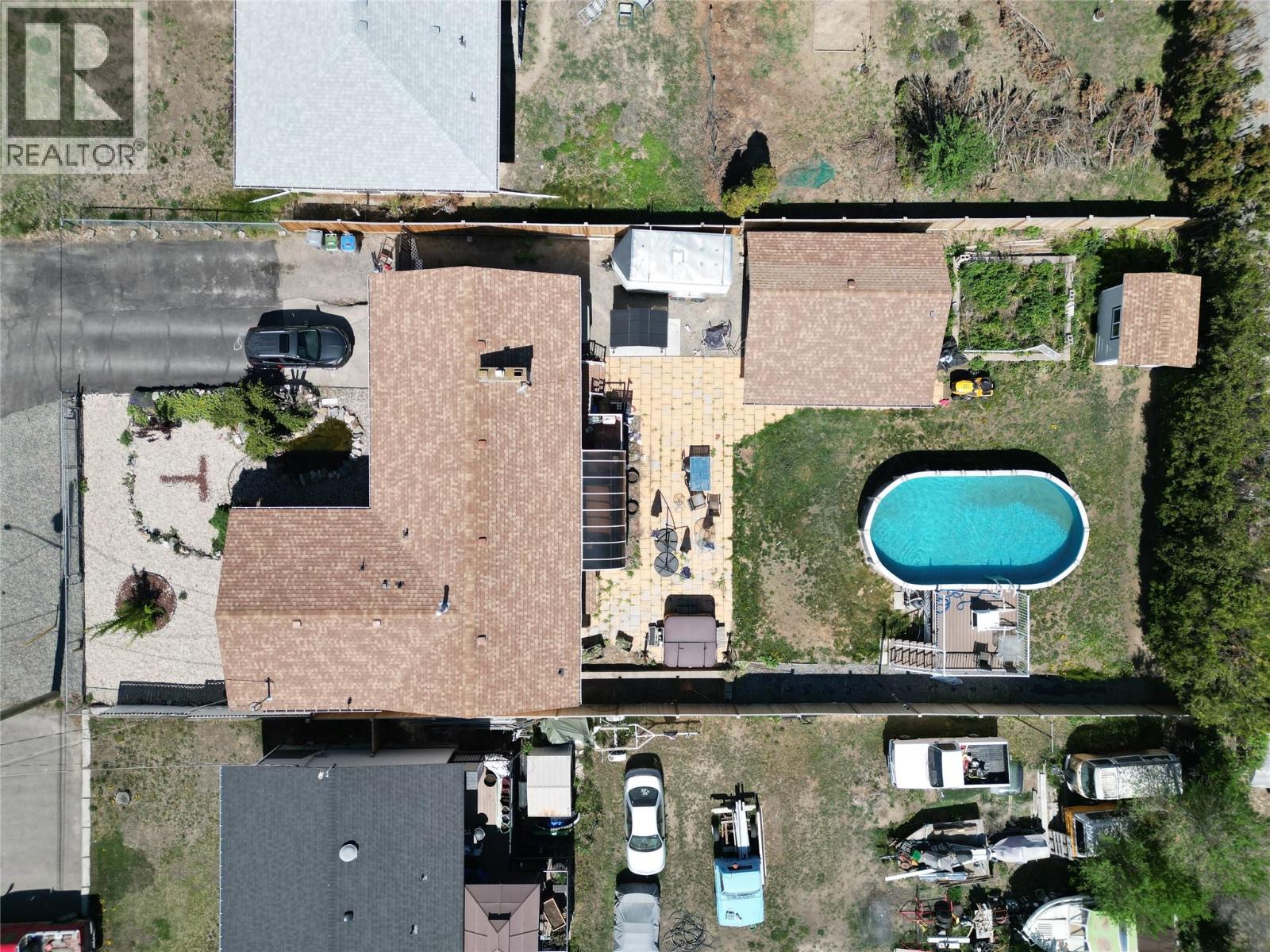 1087 Laroque Street, Kamloops, British Columbia  V2B 5L6 - Photo 1 - 10397554