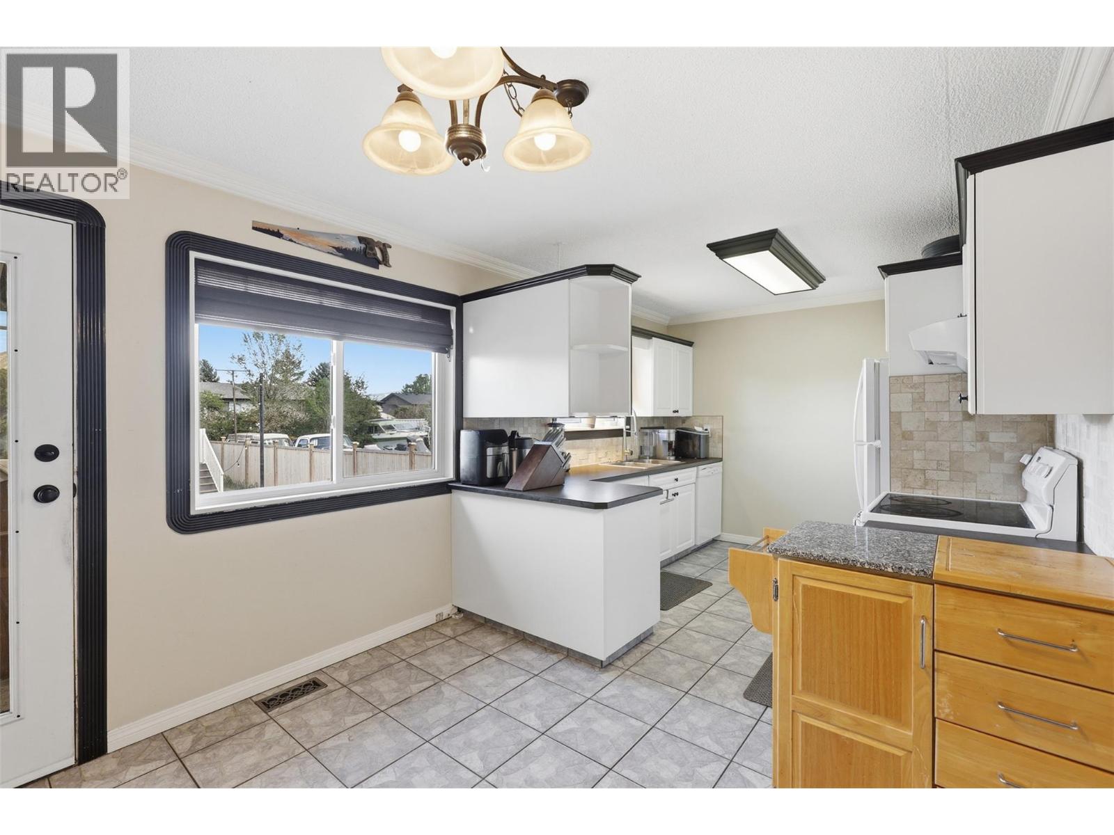 1087 Laroque Street, Kamloops, British Columbia  V2B 5L6 - Photo 14 - 10397554