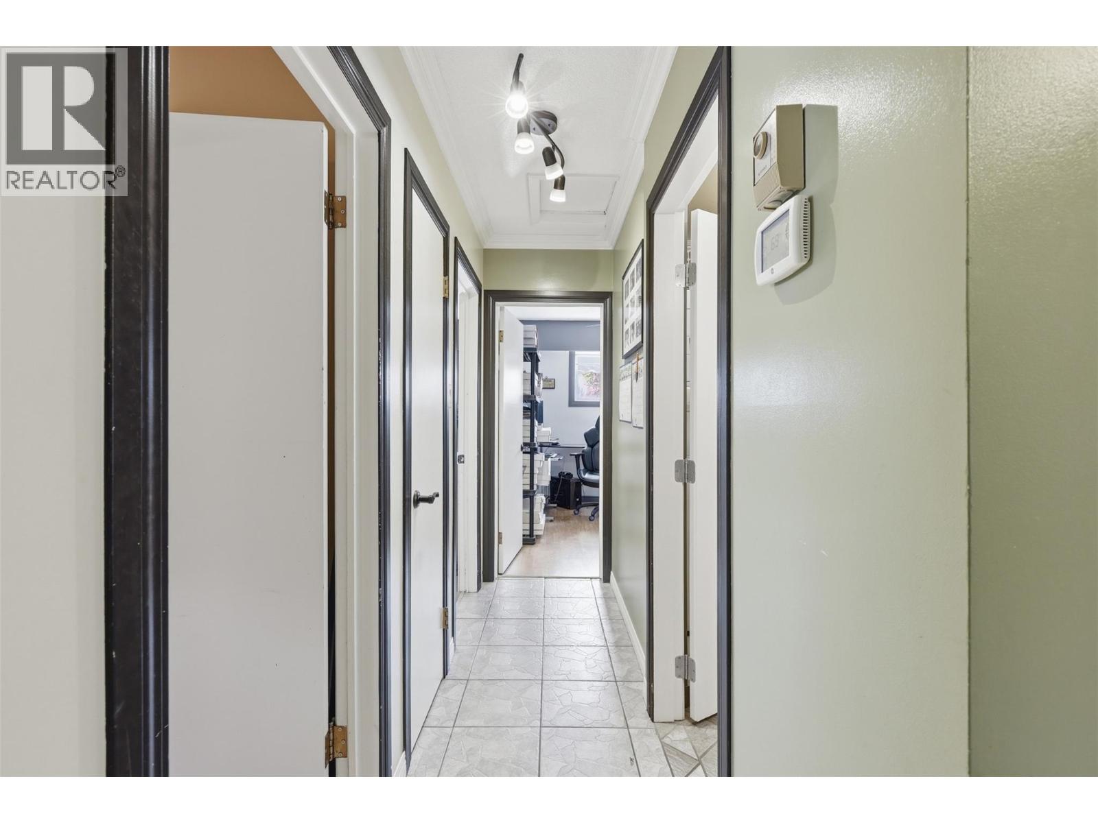 1087 Laroque Street, Kamloops, British Columbia  V2B 5L6 - Photo 18 - 10397554