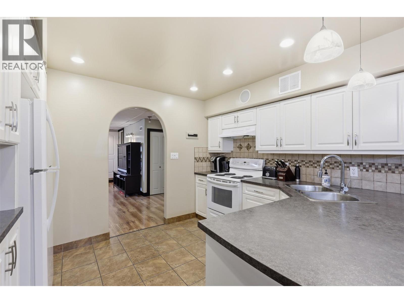 1087 Laroque Street, Kamloops, British Columbia  V2B 5L6 - Photo 31 - 10397554