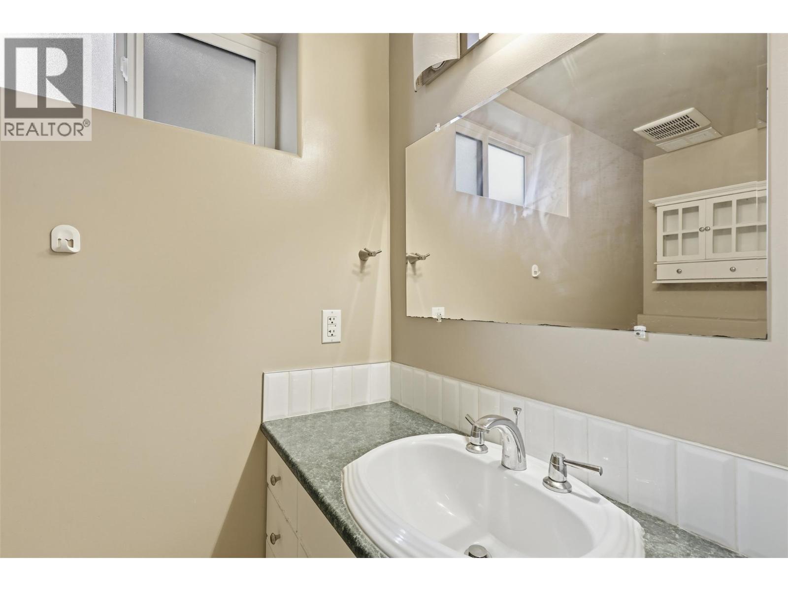 1087 Laroque Street, Kamloops, British Columbia  V2B 5L6 - Photo 34 - 10397554