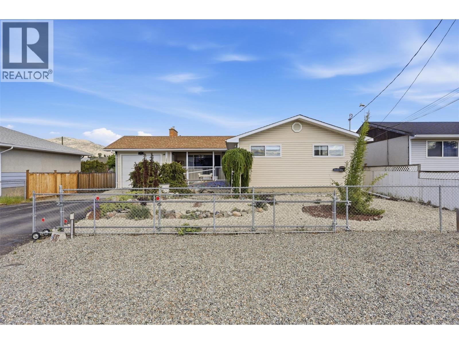 1087 Laroque Street, Kamloops, British Columbia  V2B 5L6 - Photo 4 - 10397554