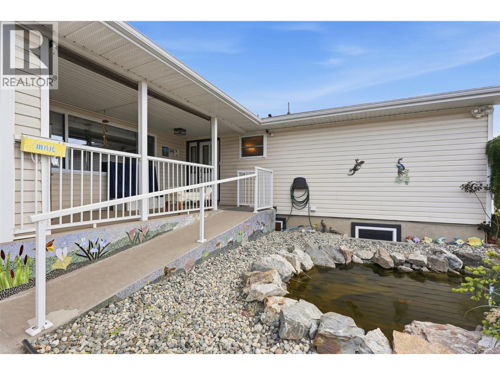 1087 Laroque Street, Kamloops, British Columbia  V2B 5L6 - Photo 6 - 10397554
