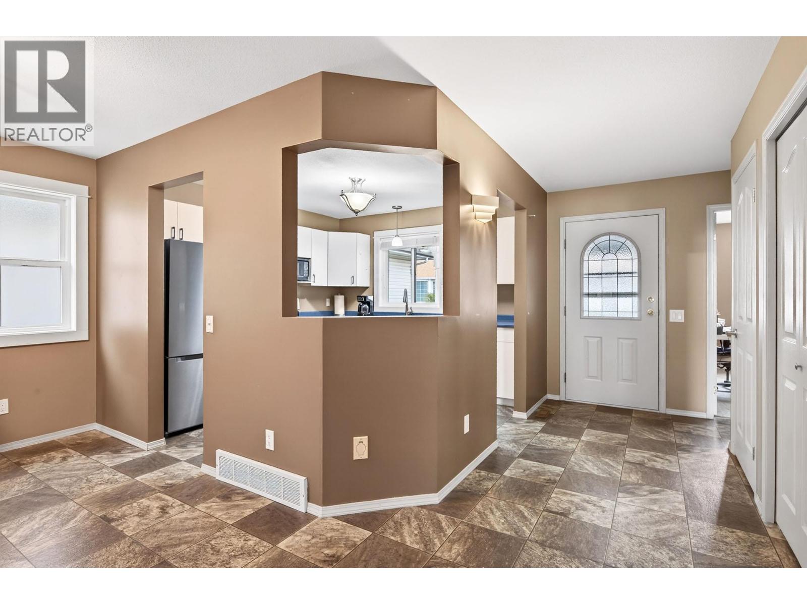 1195 14th Street Unit# 14, Kamloops, British Columbia  v2b 5v2 - Photo 2 - 10397551