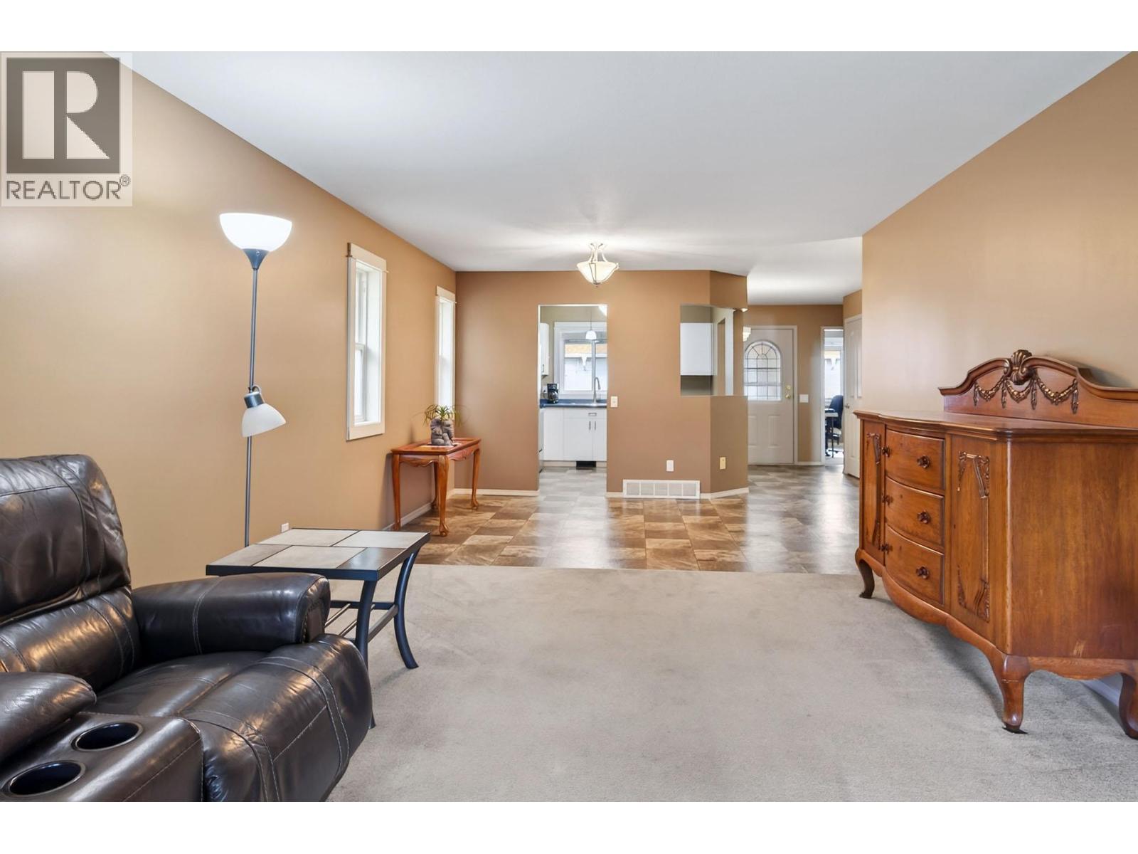 1195 14th Street Unit# 14, Kamloops, British Columbia  v2b 5v2 - Photo 5 - 10397551