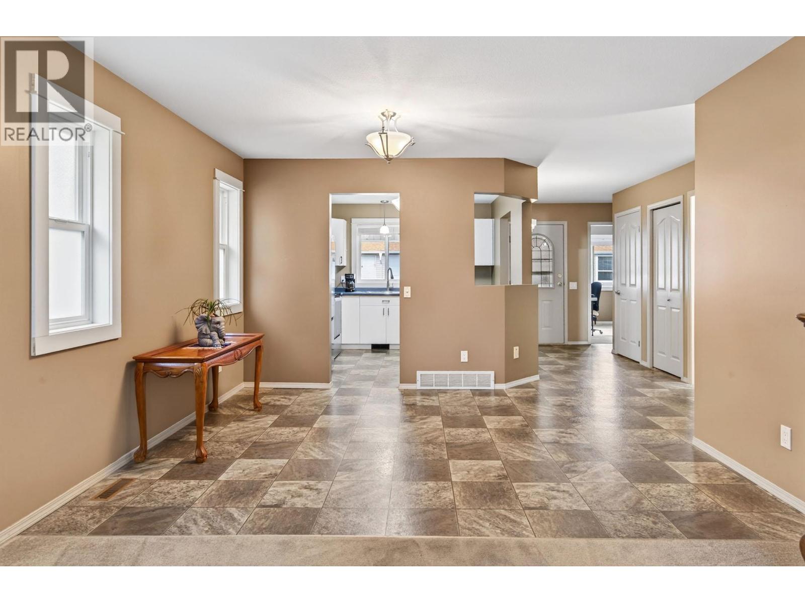 1195 14th Street Unit# 14, Kamloops, British Columbia  v2b 5v2 - Photo 6 - 10397551