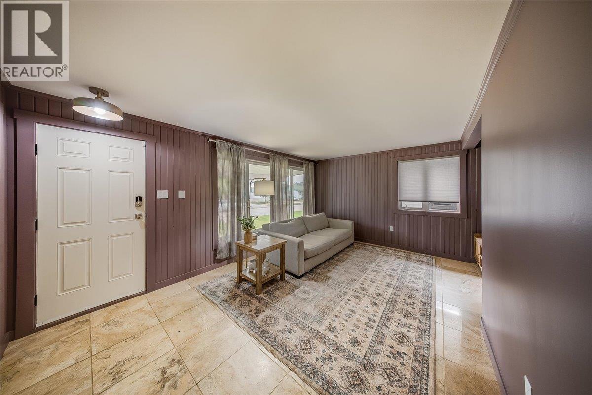 1021 Regan Crescent, Trail, British Columbia  V1R 1C2 - Photo 2 - 10397299