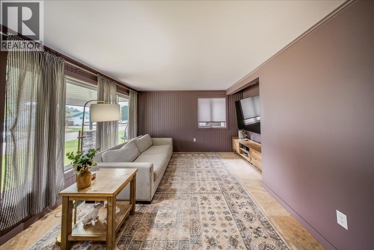 1021 Regan Crescent, Trail, British Columbia  V1R 1C2 - Photo 3 - 10397299