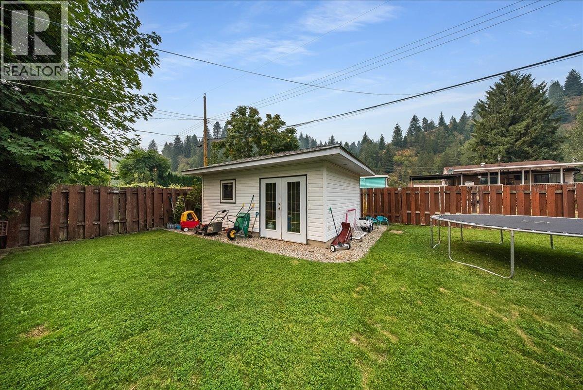 1021 Regan Crescent, Trail, British Columbia  V1R 1C2 - Photo 38 - 10397299