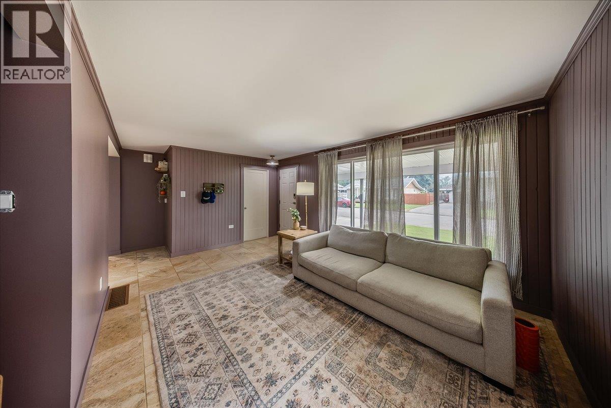 1021 Regan Crescent, Trail, British Columbia  V1R 1C2 - Photo 4 - 10397299
