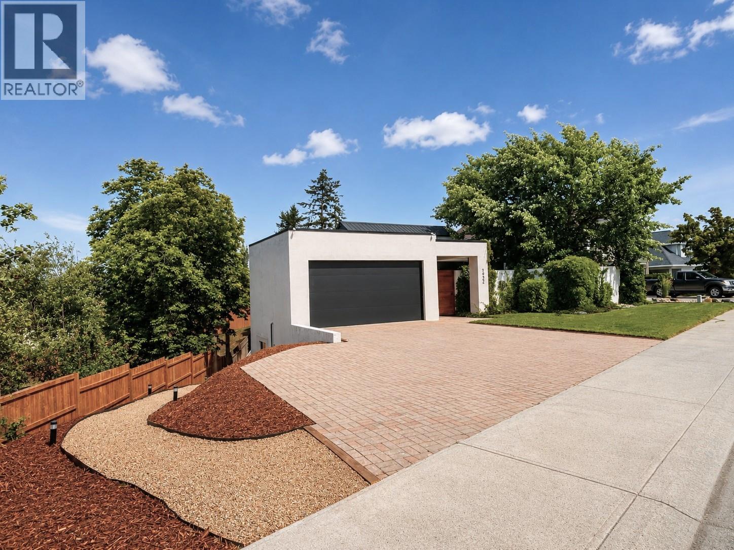 1922 Glen Gary Drive, Kamloops, British Columbia  V2E 1R4 - Photo 2 - 10397461