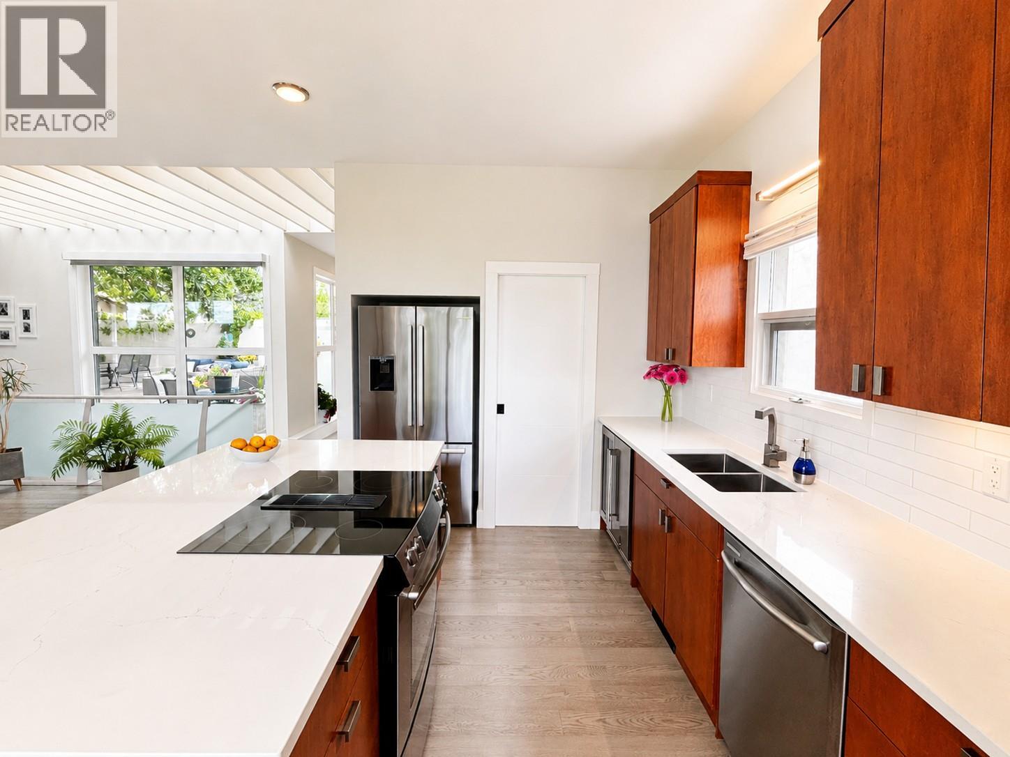 1922 Glen Gary Drive, Kamloops, British Columbia  V2E 1R4 - Photo 9 - 10397461