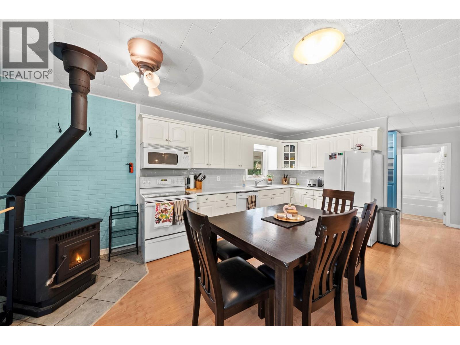 8 Old Town Road, Sicamous, British Columbia  V0E 2V4 - Photo 11 - 10397297