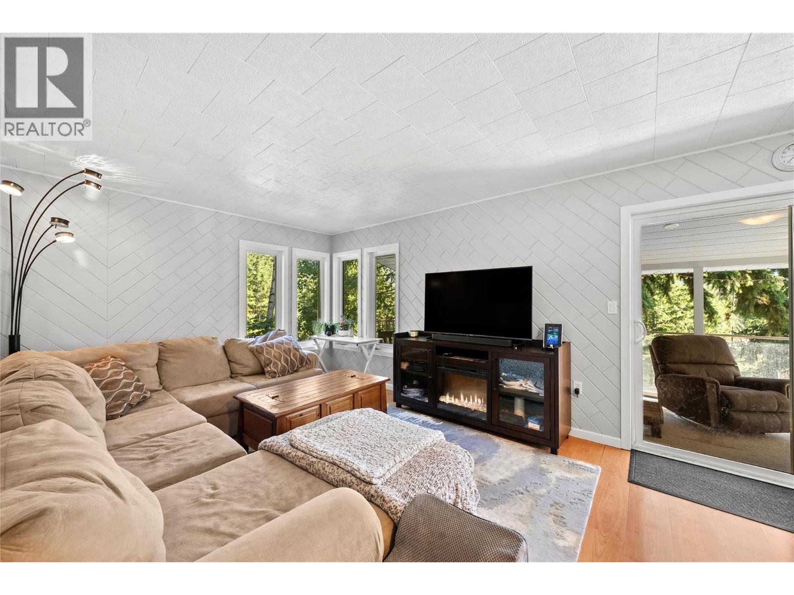 8 Old Town Road, Sicamous, British Columbia  V0E 2V4 - Photo 14 - 10397297