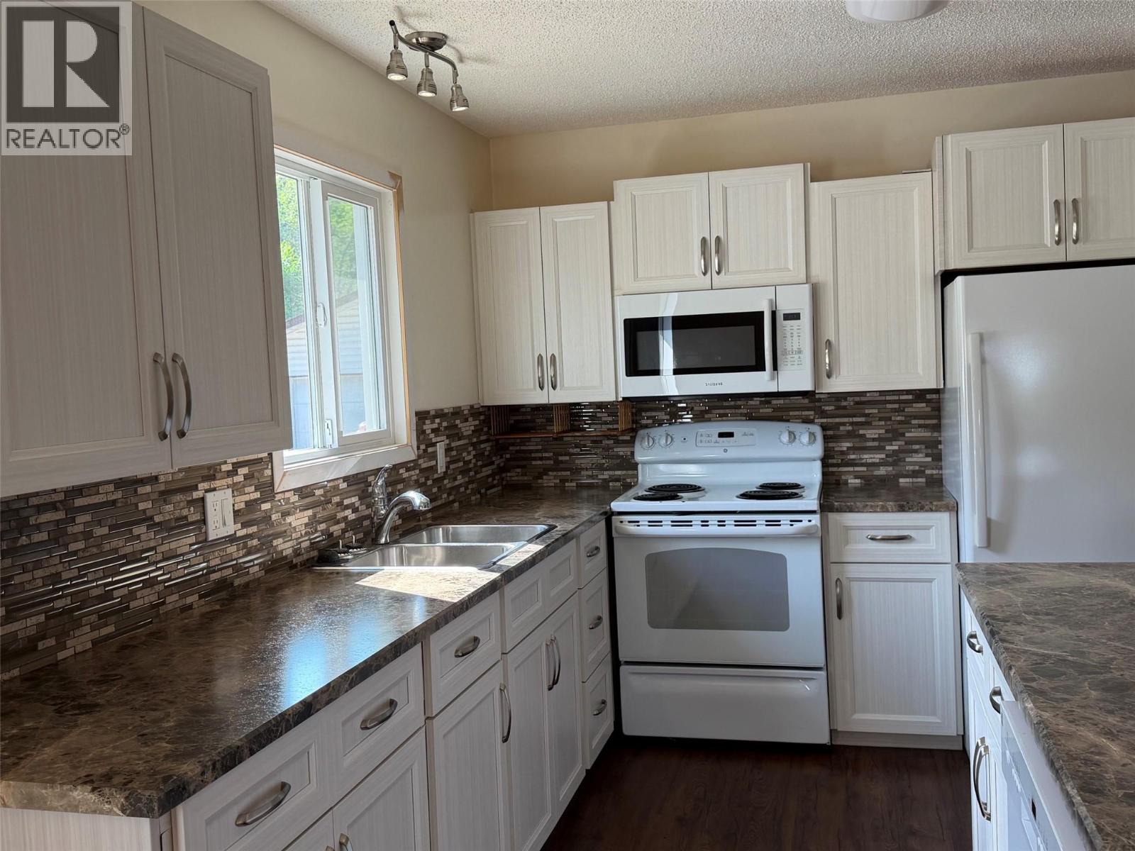 2000 Hollywood Road S, Kelowna, British Columbia  V1X 4P6 - Photo 5 - 10397437
