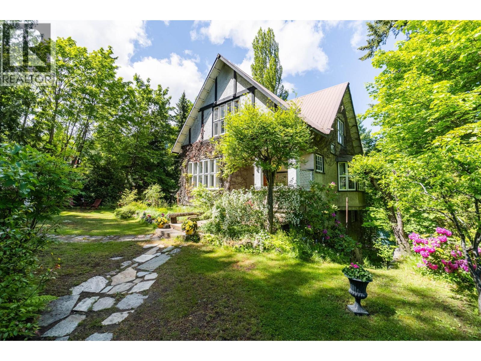 1107 Robertson Avenue, Nelson, British Columbia  V1L 1C2 - Photo 1 - 10397464