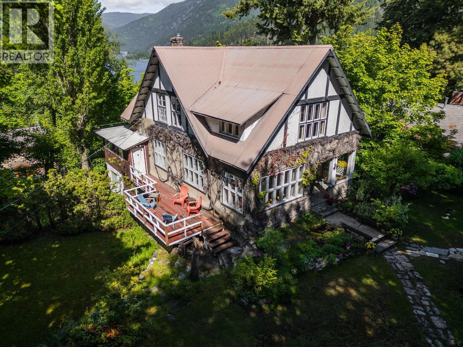 1107 Robertson Avenue, Nelson, British Columbia  V1L 1C2 - Photo 2 - 10397464