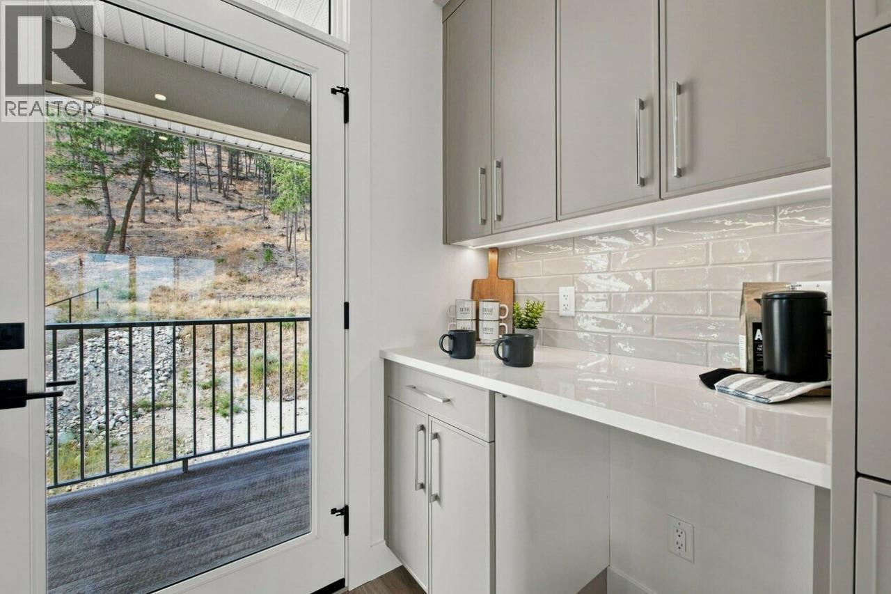 2071 Cortina Drive, Kelowna, British Columbia  V1P 1R3 - Photo 7 - 10397618