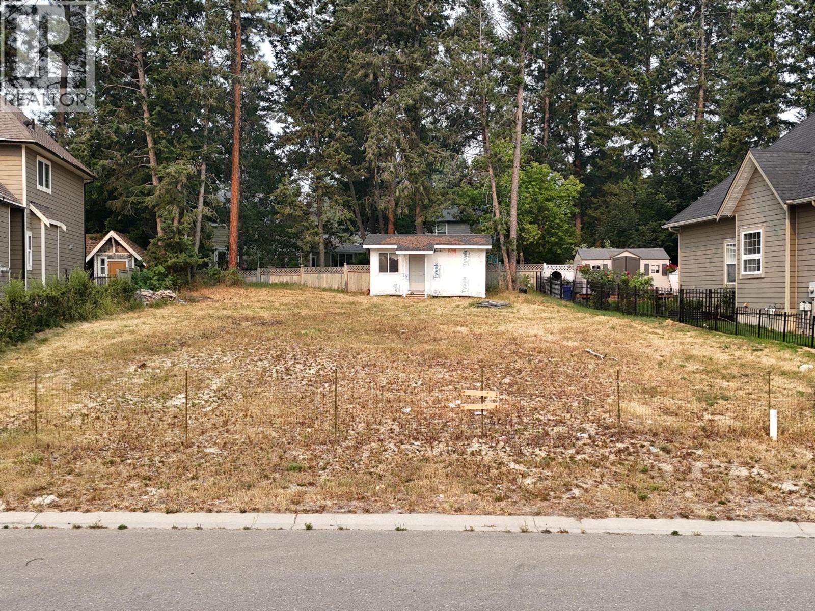 751 34th Avenue S, Cranbrook, British Columbia  V1C 0A7 - Photo 1 - 10397031