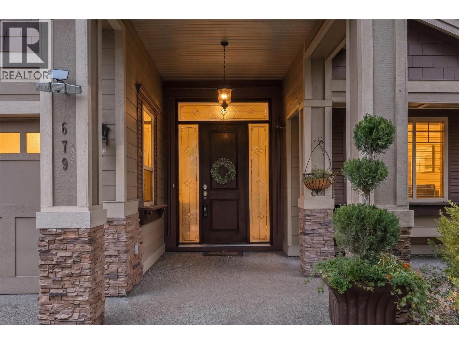 679 Devonian Avenue, Kelowna, British Columbia  V1W 5C2 - Photo 2 - 10397617