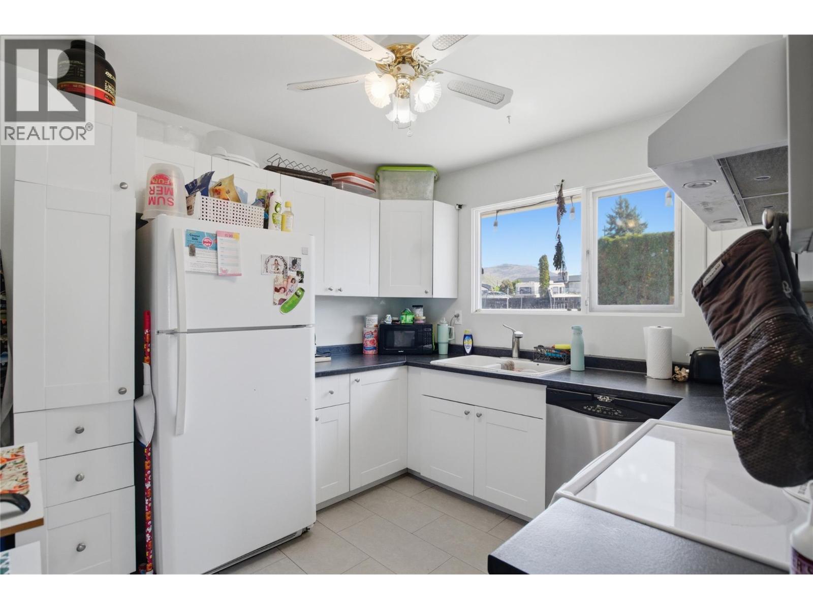 1938 Parkcrest Avenue, Kamloops, British Columbia  V2B 4X3 - Photo 4 - 10397614