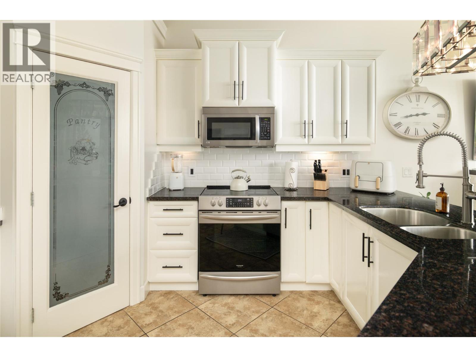 1969 Cornerstone Drive, West Kelowna, British Columbia  V4T 2Y3 - Photo 4 - 10397074