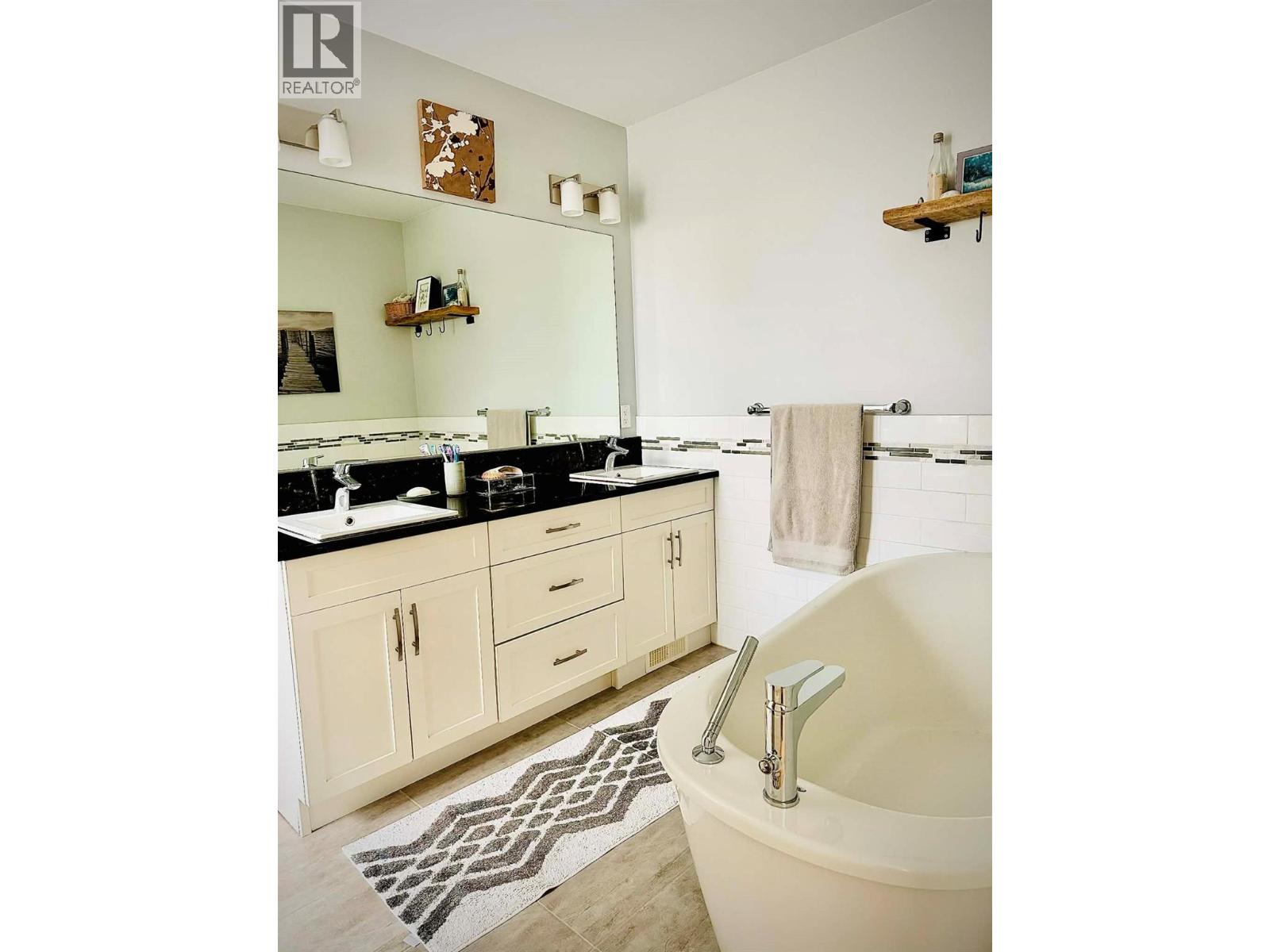 3583 14th Avenue, Castlegar, British Columbia  V1N 4J2 - Photo 34 - 10397566