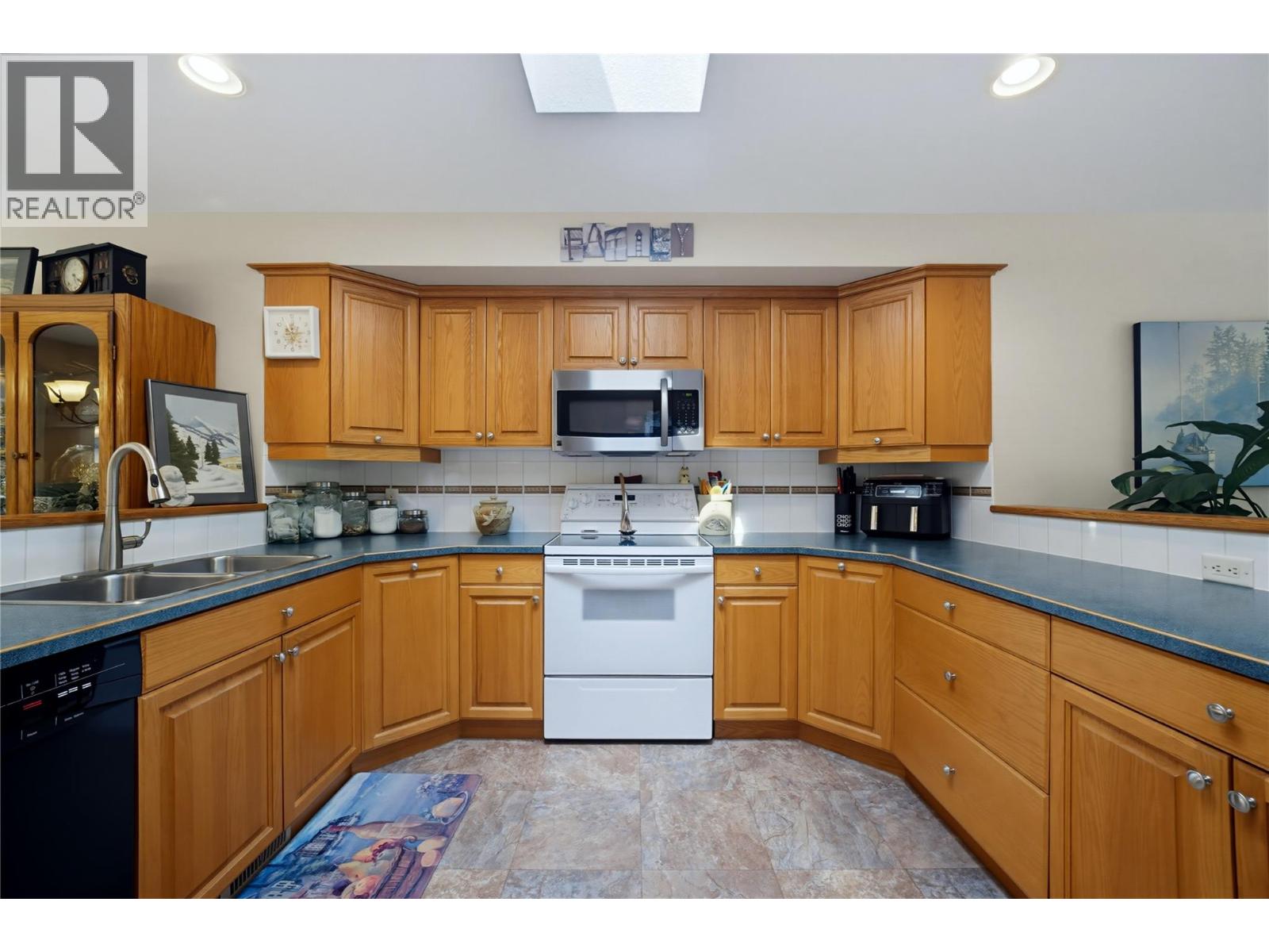 2866 Hilltop Road, Blind Bay, British Columbia  V0E 2W0 - Photo 10 - 10397431