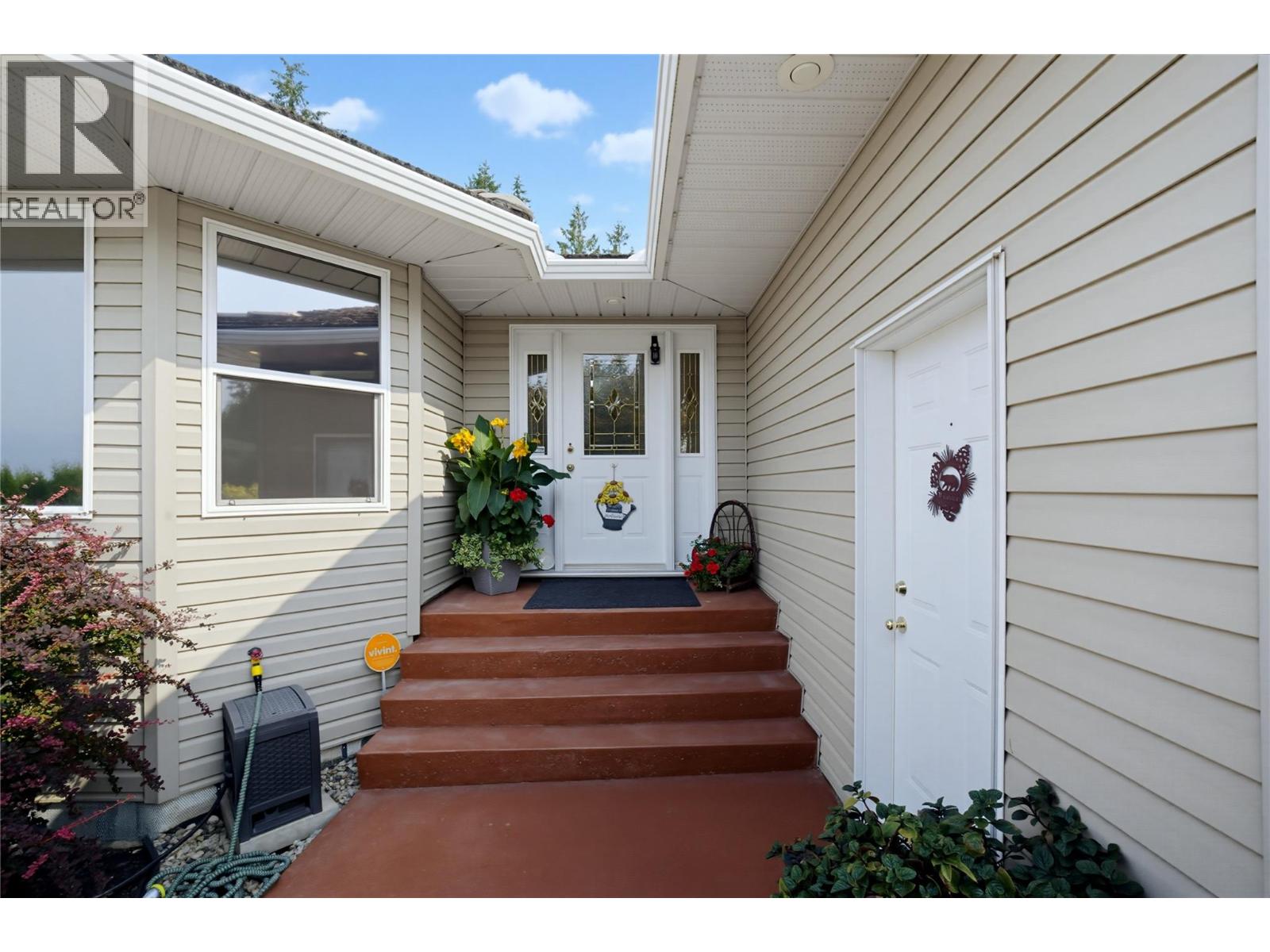 2866 Hilltop Road, Blind Bay, British Columbia  V0E 2W0 - Photo 3 - 10397431
