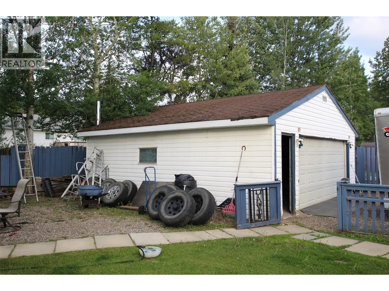 119 Spruce Avenue, Tumbler Ridge, British Columbia  V0C 2W0 - Photo 2 - 10397669