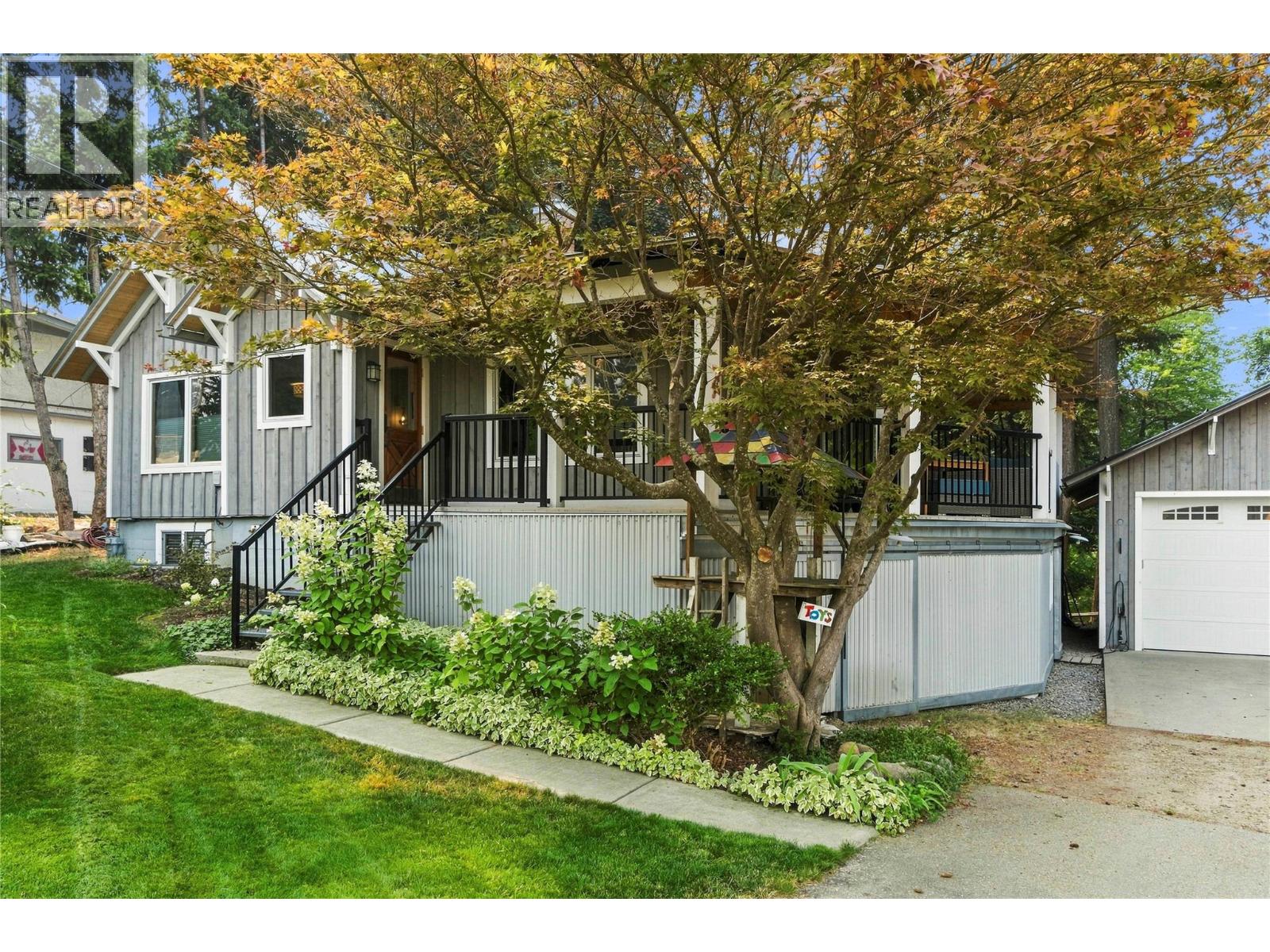 1710 11 Avenue Ne, Salmon Arm, British Columbia  V1E 2T4 - Photo 2 - 10397427