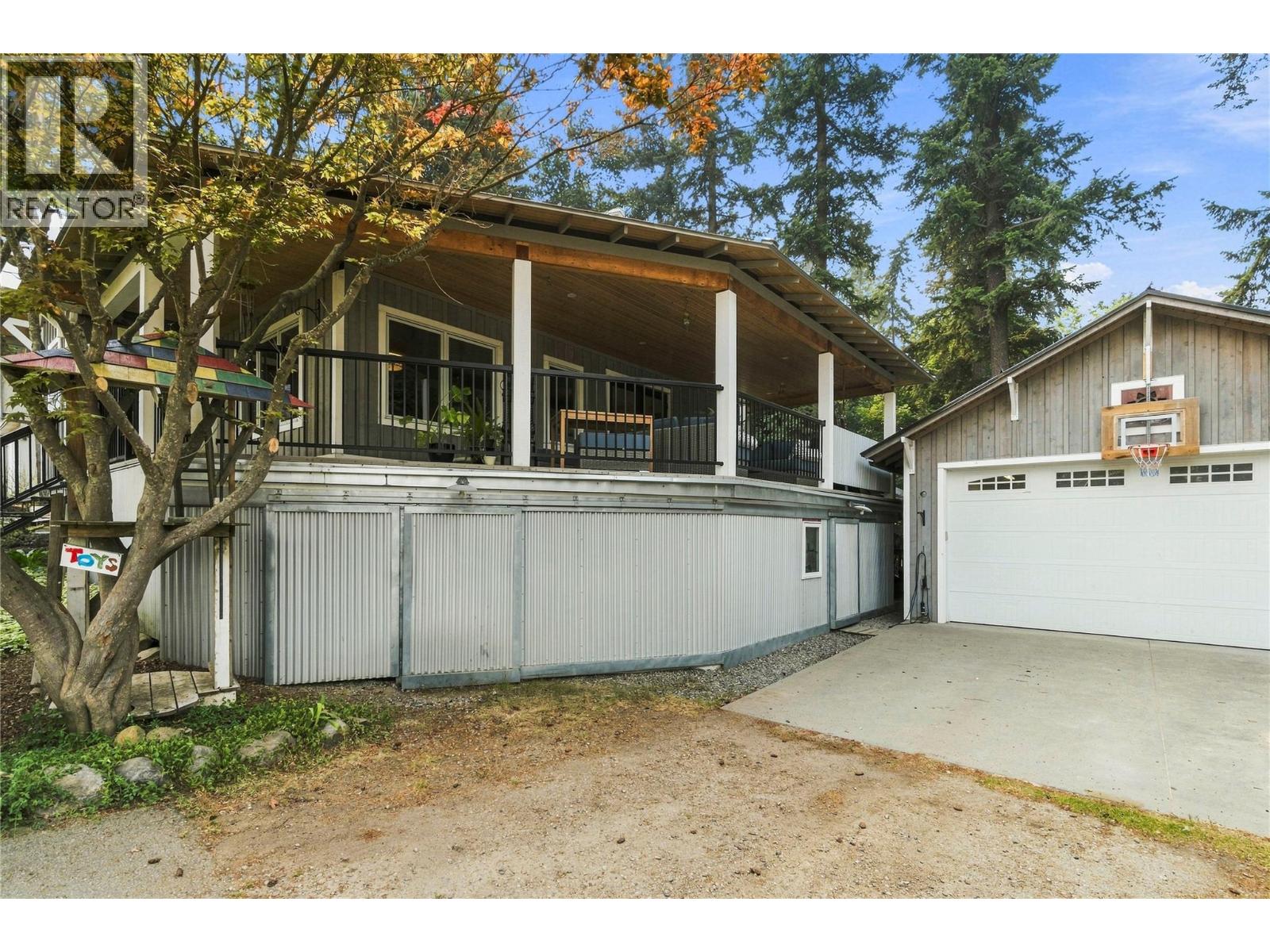 1710 11 Avenue Ne, Salmon Arm, British Columbia  V1E 2T4 - Photo 3 - 10397427