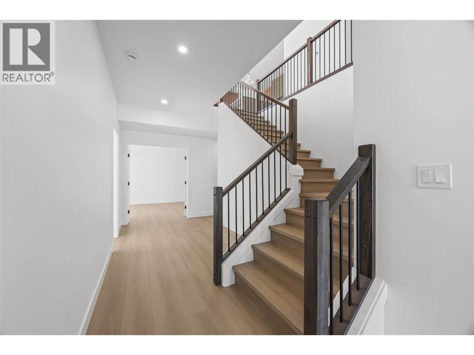 1298 Brechin Place, Kamloops, British Columbia  V1S 1J9 - Photo 3 - 10396580