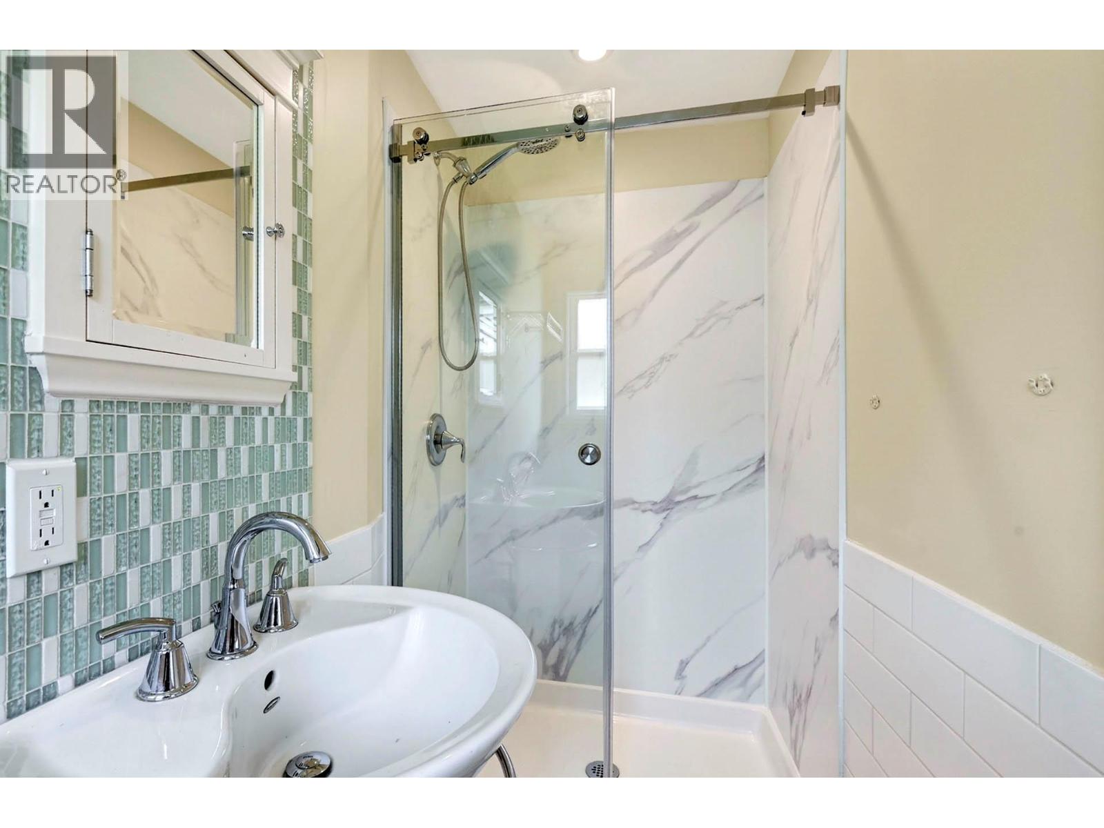 328 Mcgill Road, Kamloops, British Columbia  V2C 1M1 - Photo 12 - 10397546