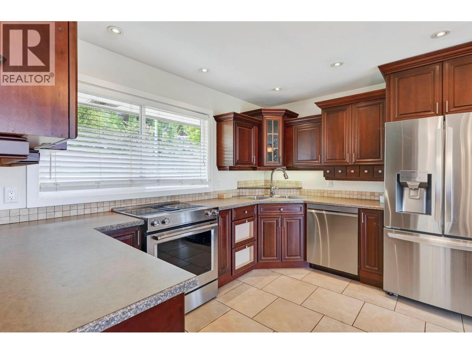 328 Mcgill Road, Kamloops, British Columbia  V2C 1M1 - Photo 5 - 10397546